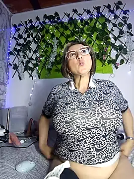 Webcam Model (any_mour) is live