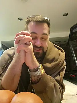 ApexPuppy Live Webcam on Stripchat