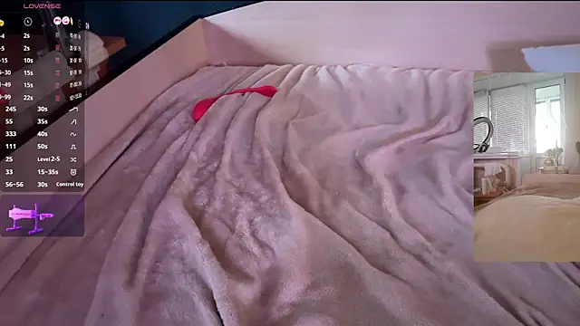 MaryjaneSpider webcam