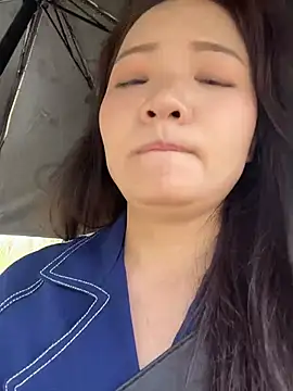 美女lucyxiaolulu在线直播