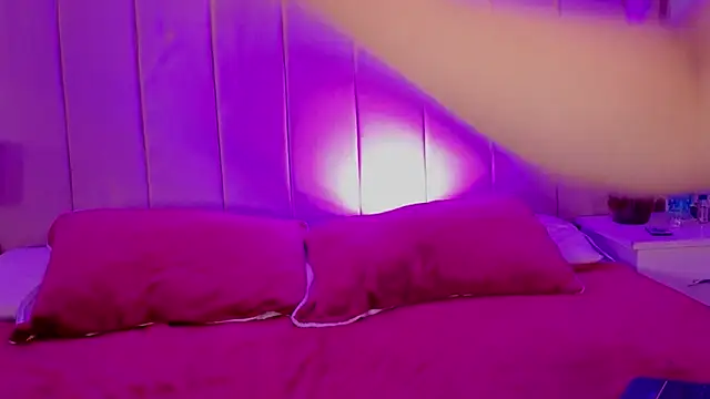 MollyBigBoobs12 webcam