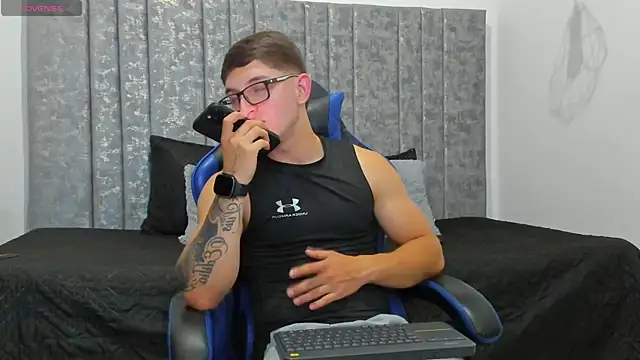 Calvin_Hunter webcam