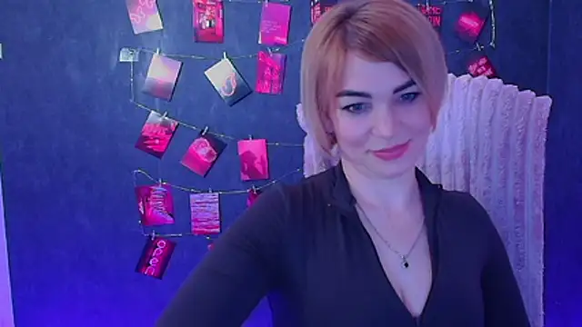 CuttieEmma webcam