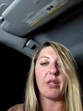 SheIsSomething webcam