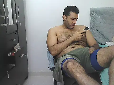 AlphaLatinoBear webcam