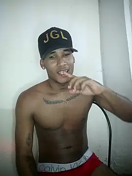 sexy-athletic-guy webcam