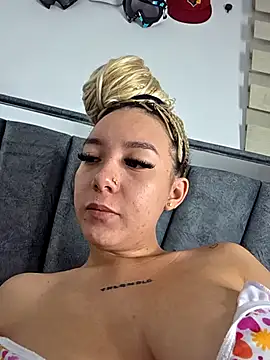 Webcam Model (alaia_princess)  is live.Free join now!