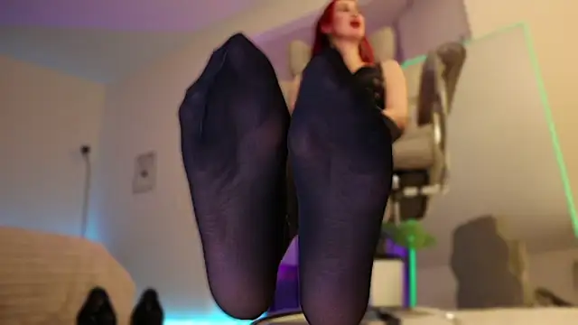 Lady_RedAlexa_RA webcam