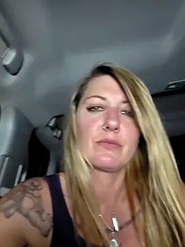 SheIsSomething webcam