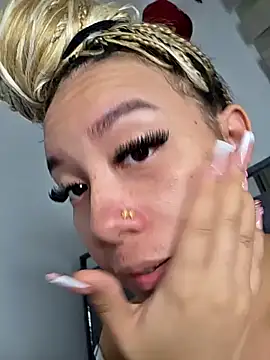 alaia_princess Stripchat cam model