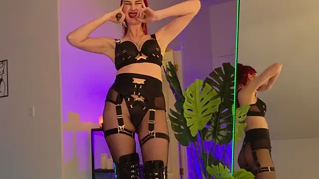 Lady_RedAlexa_RA webcam