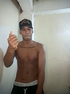 sexy-athletic-guy webcam