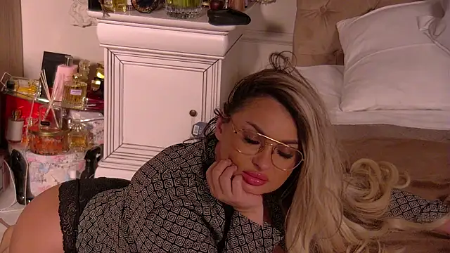 Denisse_Perry - Live Cam