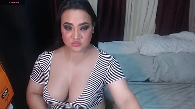 Freya_Goddess live sex cam