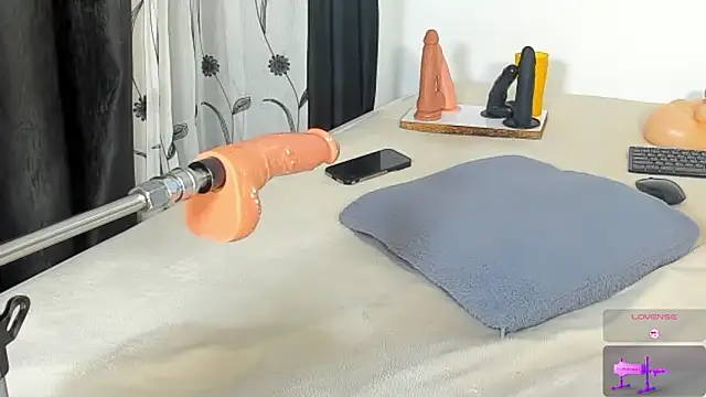 CREAMY_BUBBLEGUM live sex cam