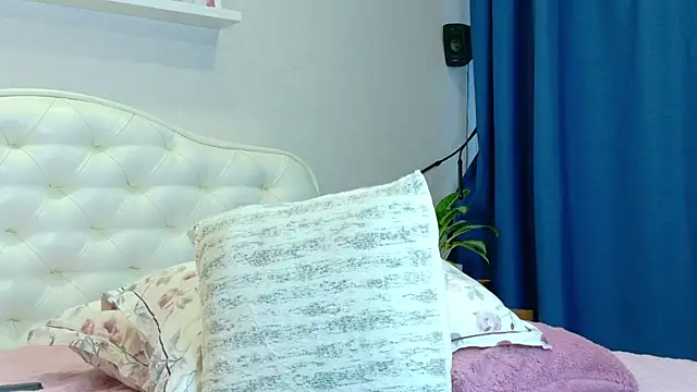 LadySweetWife webcam