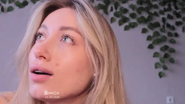 Blondie_Bunny webcam