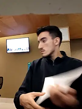 TommyMomentum webcam