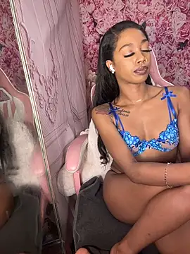 Webcam Model (mismialove) is live