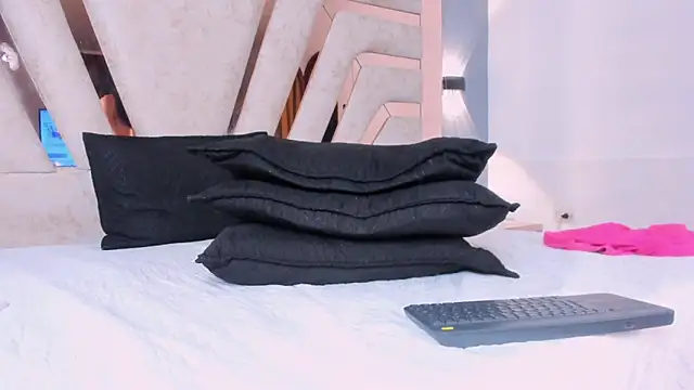 REINA_ADAHARA webcam