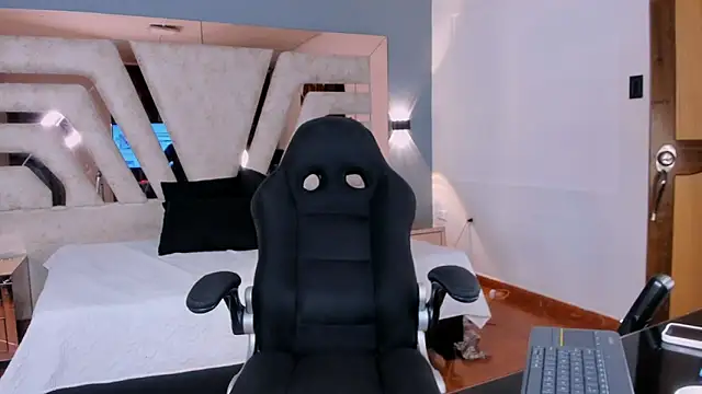 REINA_ADAHARA webcam