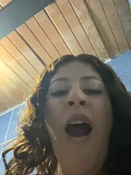 Amber_rosse_outdoors webcam