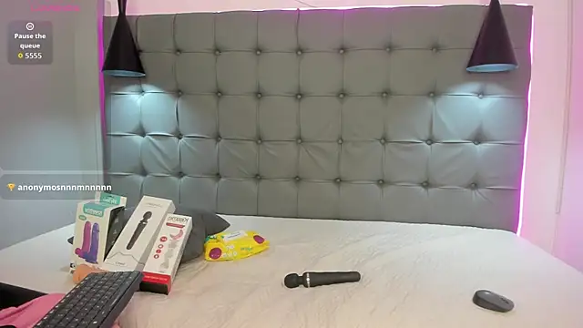 scarletcherry18 webcam