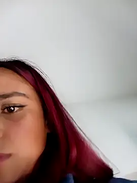 EmiilyFoxx090 webcam