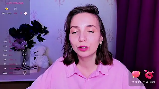 KindHazelHere_ webcam