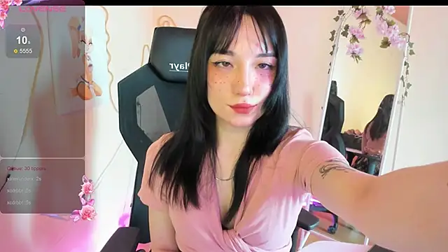 AliceeinWonderlanddd webcam