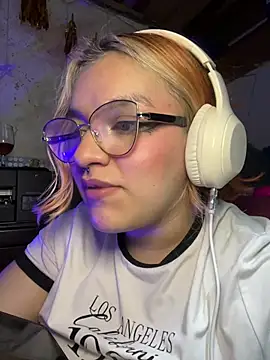 Sophia_Weest99 live sex cam