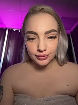 HugeBoobsAlice's room