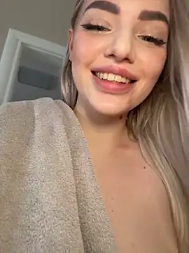 HugeBoobsAlice's live cam