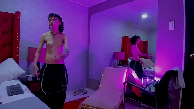 califerandaurora (Ask my age) - Oil in nipples 😋