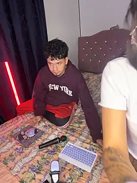 hotlatinocouple__ webcam