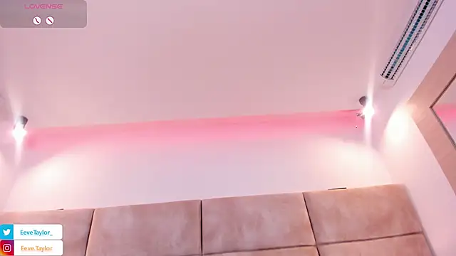 Eevee_Taylor webcam