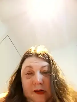 HotHornyEmmaX webcam