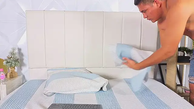 Emily_and_Sebastiannn webcam