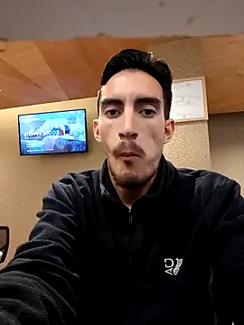 TommyMomentum webcam