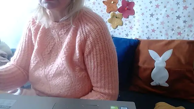 QueenLana live sex cam