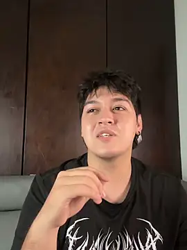 EmilyAndAndrew live sex cam