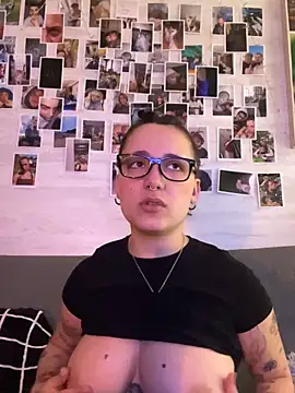 Webcam Model (Hawitxui) is live