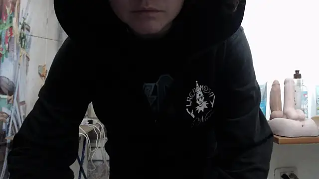 curly_greeneyed webcam