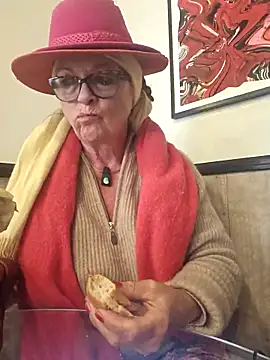 Hot-Muci Stripchat cam model