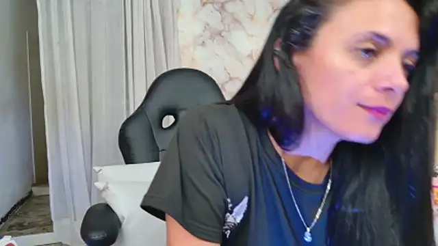 QueenSallyDesire webcam