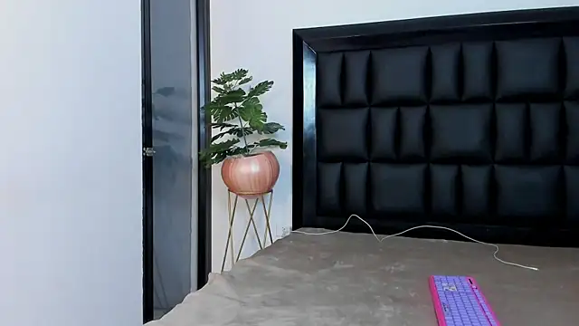 mia_roosee1 live sex cam