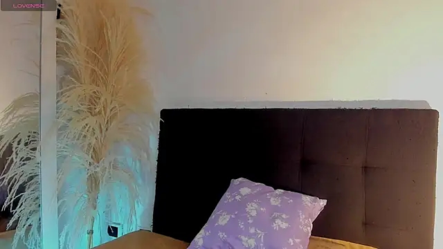 Petite_yisell webcam