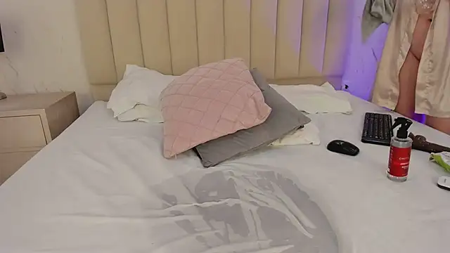 LilithHarperr_ webcam