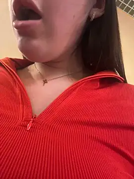 KiraSunshine Stripchat cam model