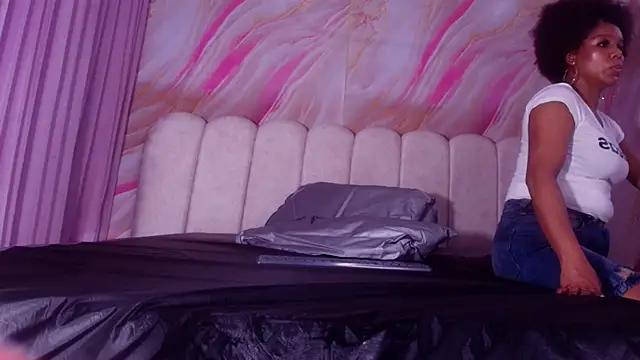 sofi_decker - Sofi_decker's free webcam - UK Sex Cams